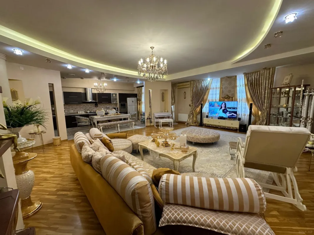 Satılır 3 otaqlı mənzil 170 m²