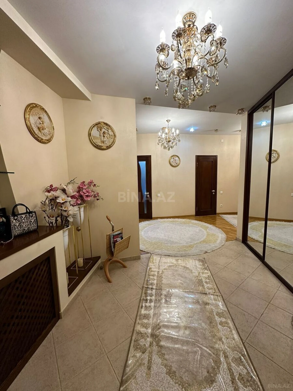 Satılır 3 otaqlı mənzil 170 m²