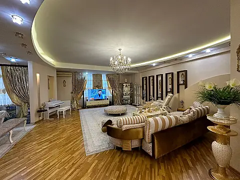 Satılır 3 otaqlı mənzil 170 m²