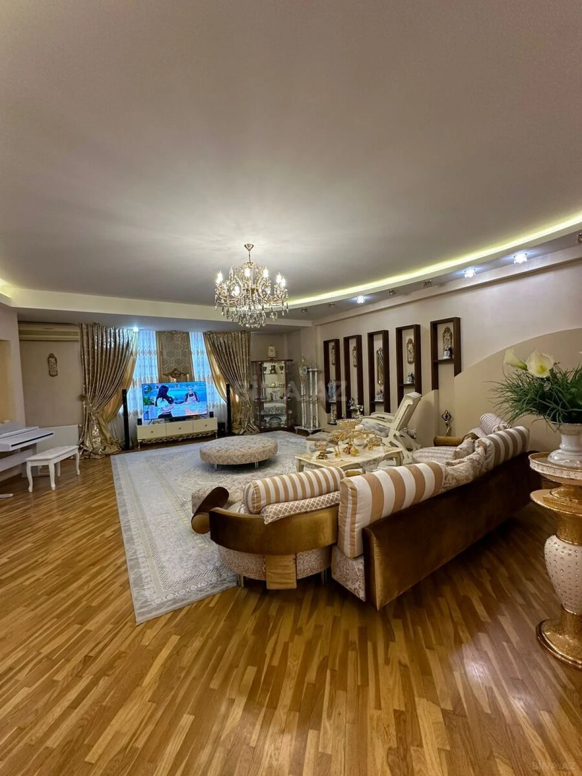 Satılır 3 otaqlı mənzil 170 m²