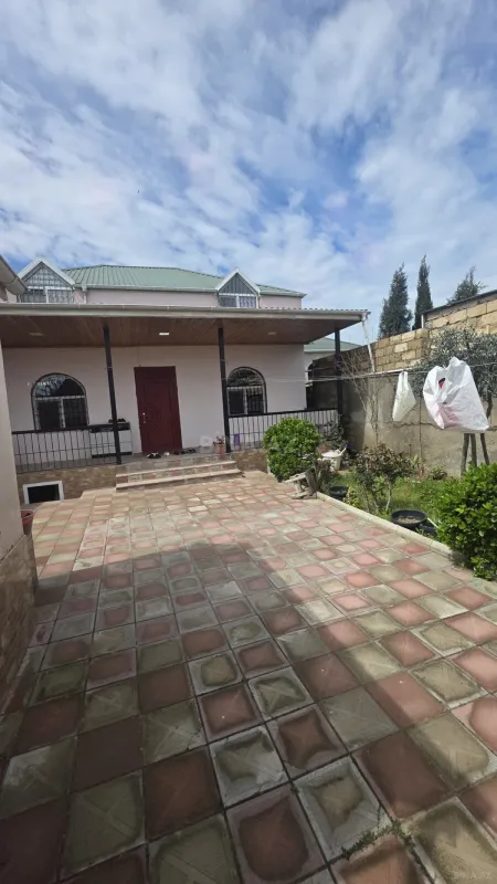 Satılır 5 otaqlı həyət evi 140 m²