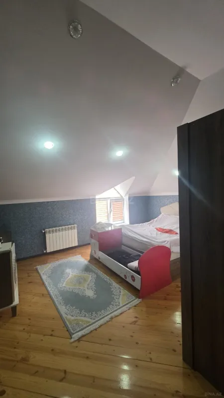 Satılır 5 otaqlı həyət evi 140 m²