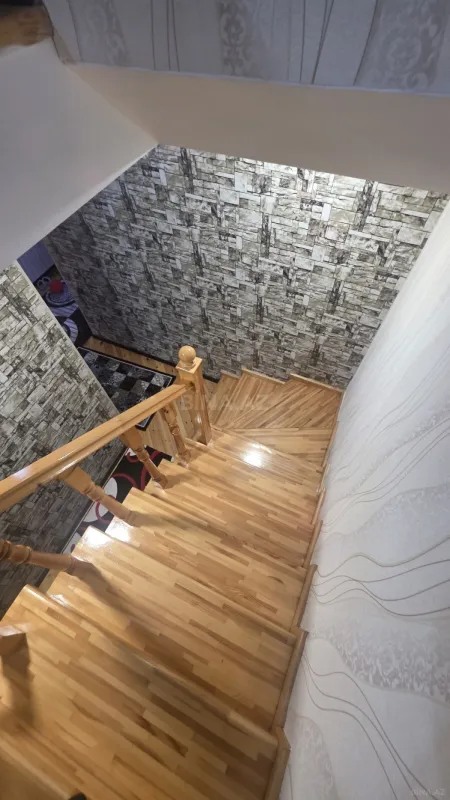 Satılır 5 otaqlı həyət evi 140 m²