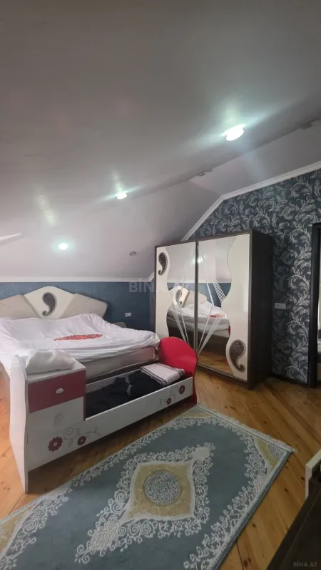 Satılır 5 otaqlı həyət evi 140 m²