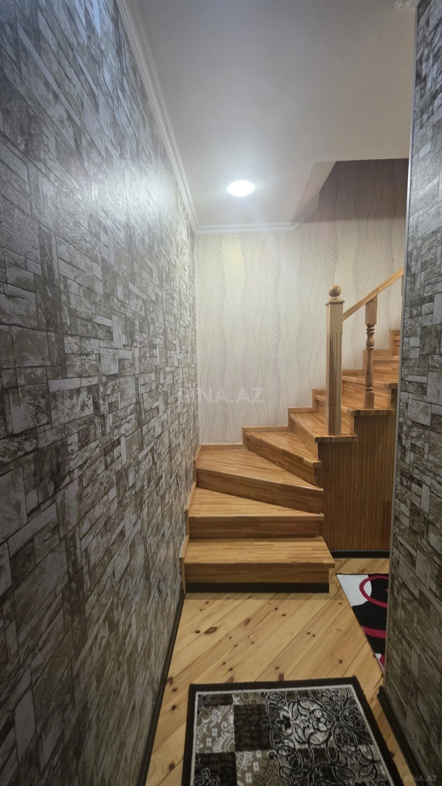 Satılır 5 otaqlı həyət evi 140 m²