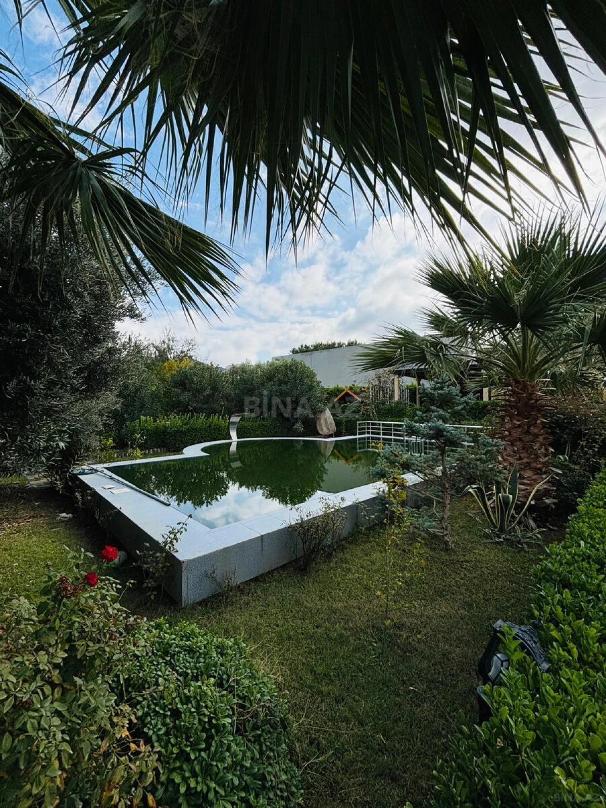 Satılır 5 otaqlı həyət evi 320 m²