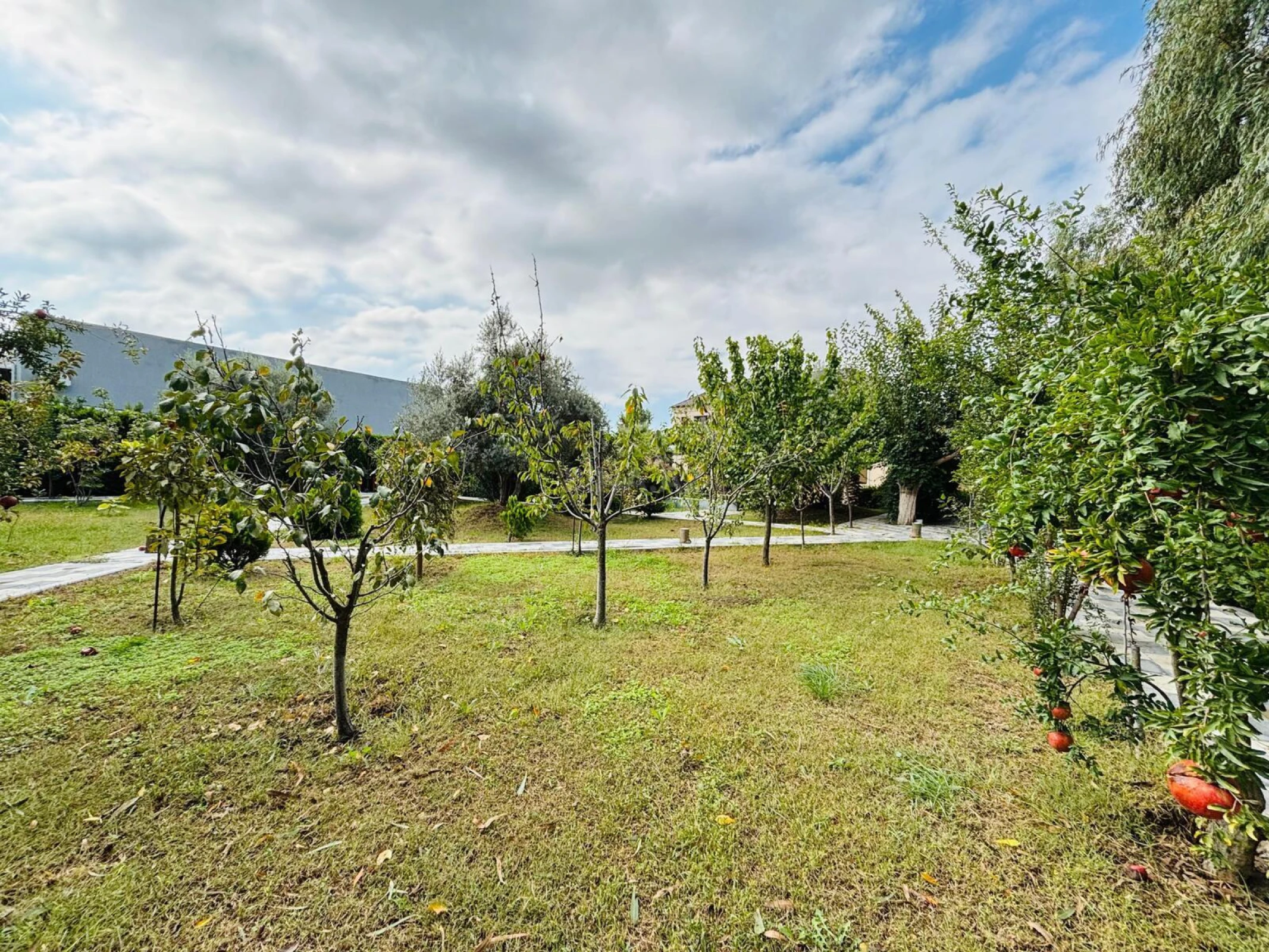 Satılır 5 otaqlı həyət evi 320 m²