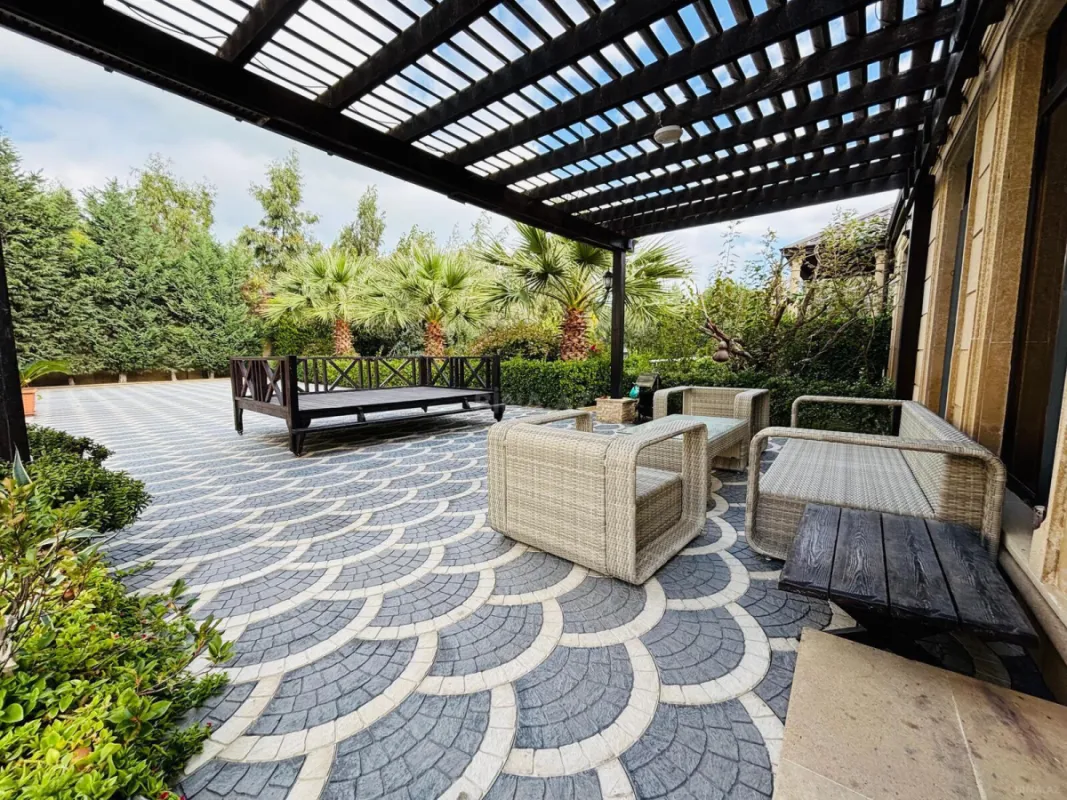 Satılır 5 otaqlı həyət evi 320 m²