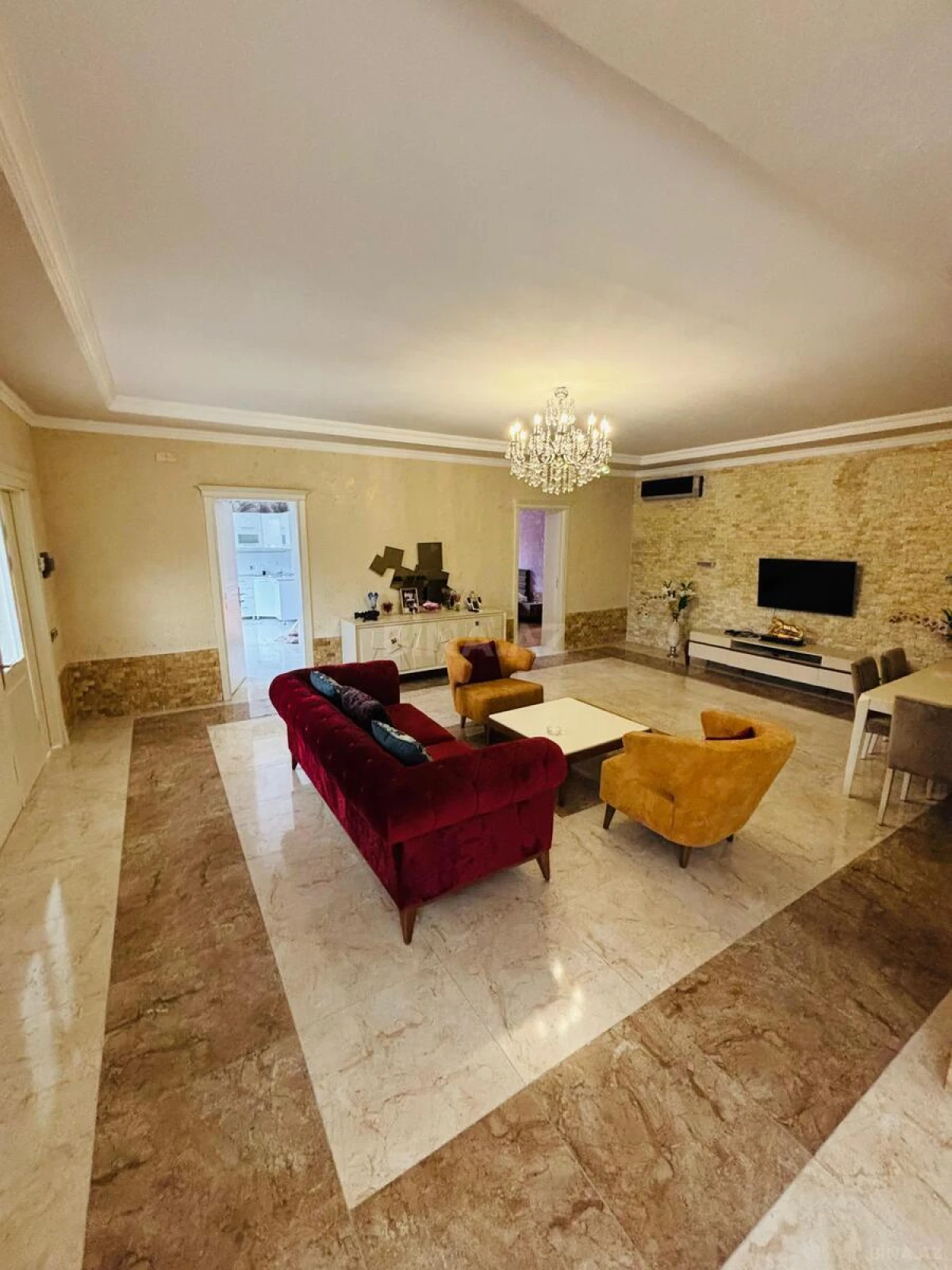 Satılır 5 otaqlı həyət evi 320 m²