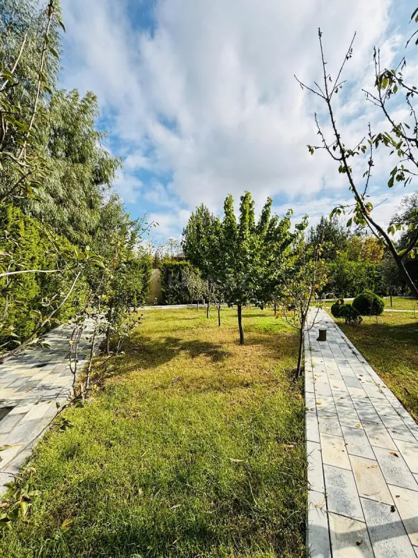Satılır 5 otaqlı həyət evi 320 m²