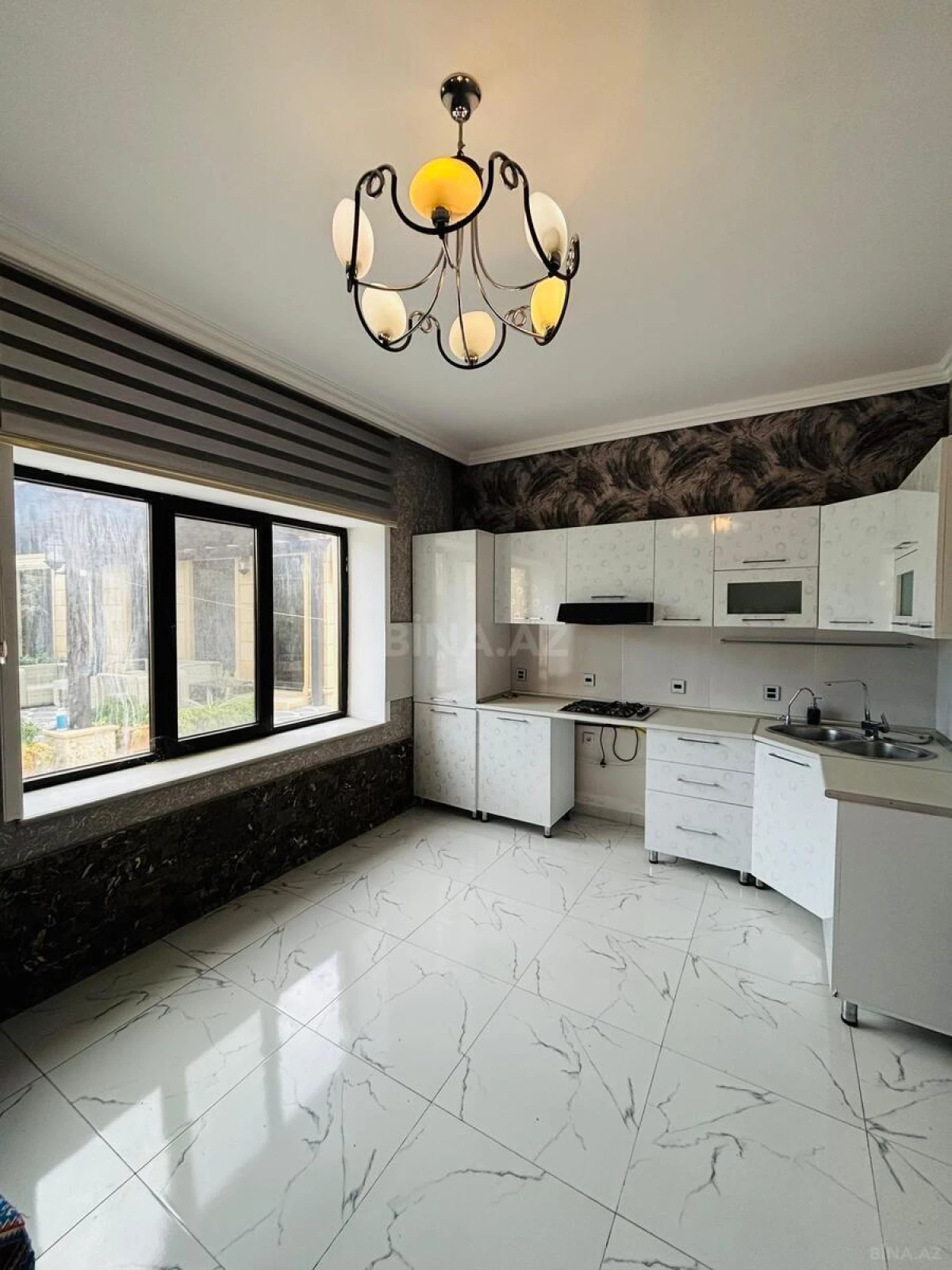 Satılır 5 otaqlı həyət evi 320 m²