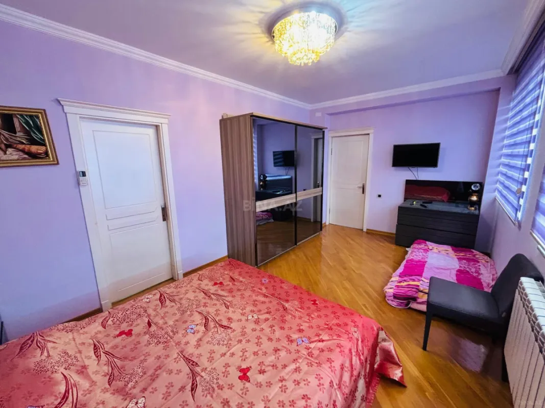 Satılır 5 otaqlı həyət evi 320 m²