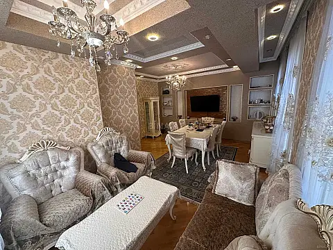 Satılır 5 otaqlı mənzil 152 m²