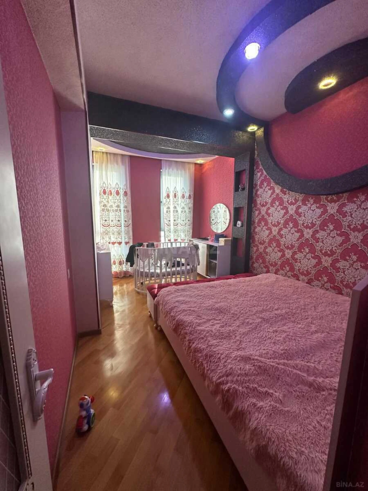 Satılır 5 otaqlı mənzil 152 m²