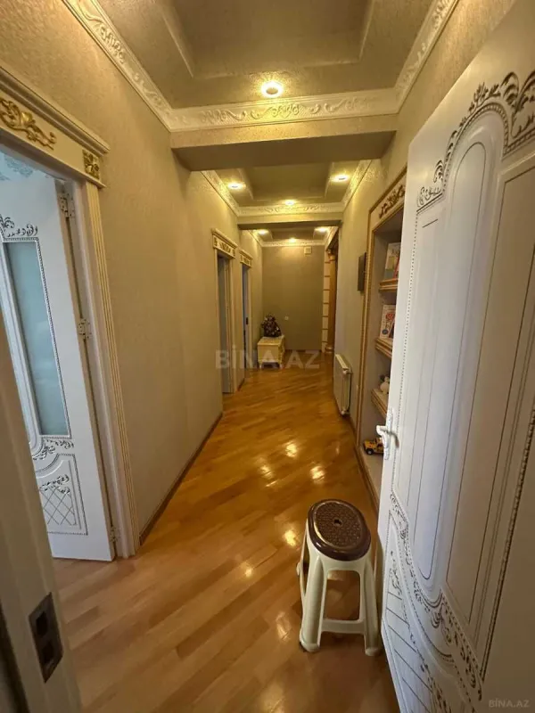 Satılır 5 otaqlı mənzil 152 m²