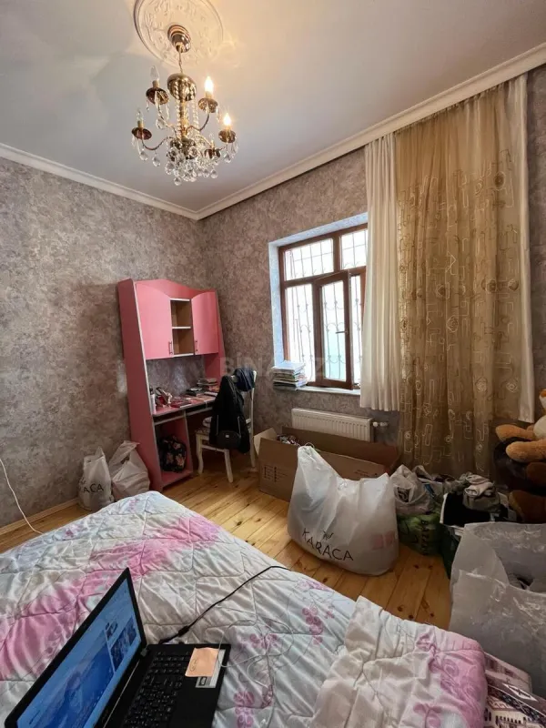 Satılır 5 otaqlı həyət evi 200 m²