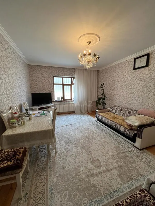 Satılır 5 otaqlı həyət evi 200 m²