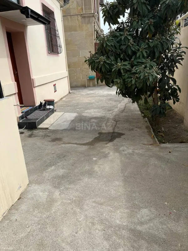 Satılır 5 otaqlı həyət evi 200 m²