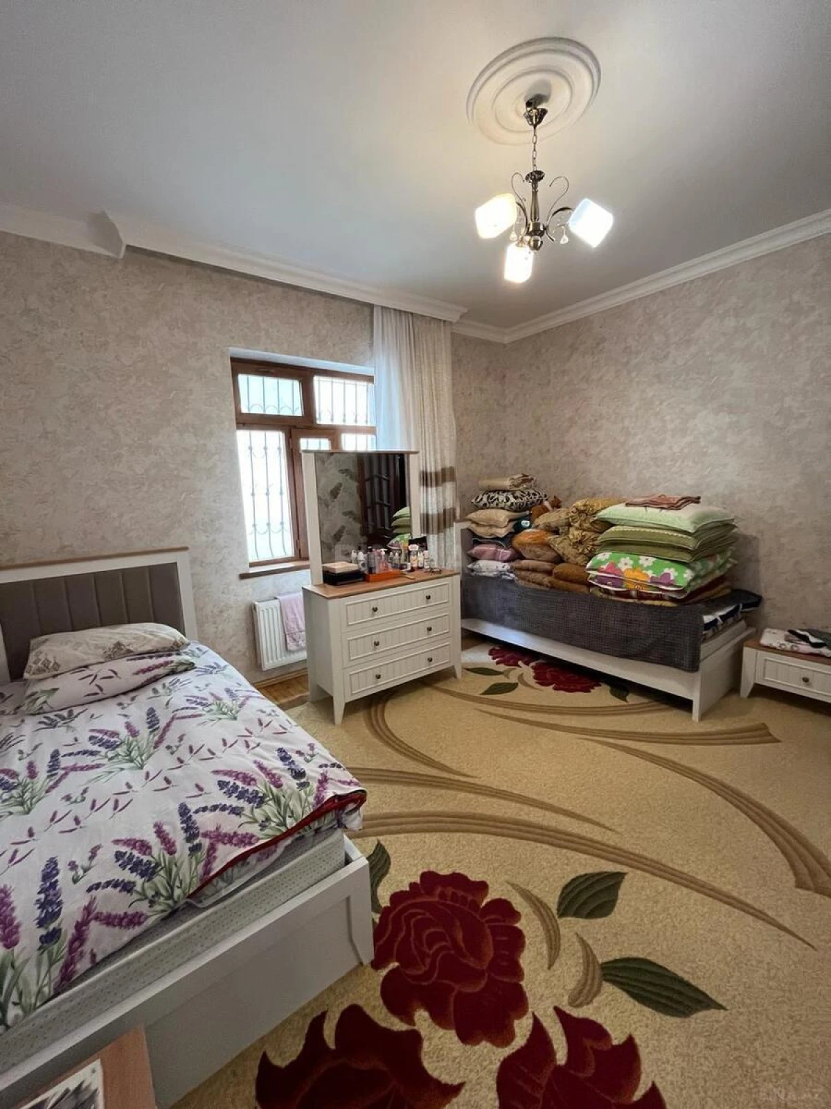Satılır 5 otaqlı həyət evi 200 m²