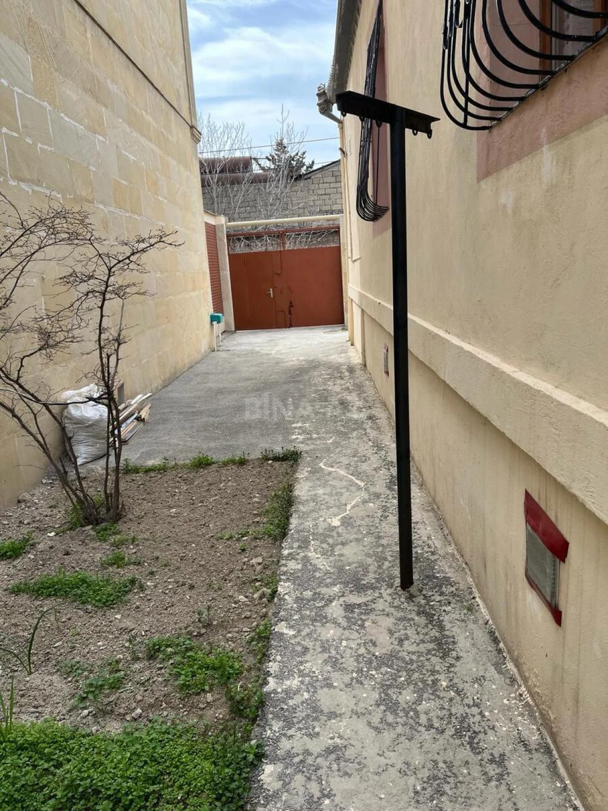 Satılır 5 otaqlı həyət evi 200 m²