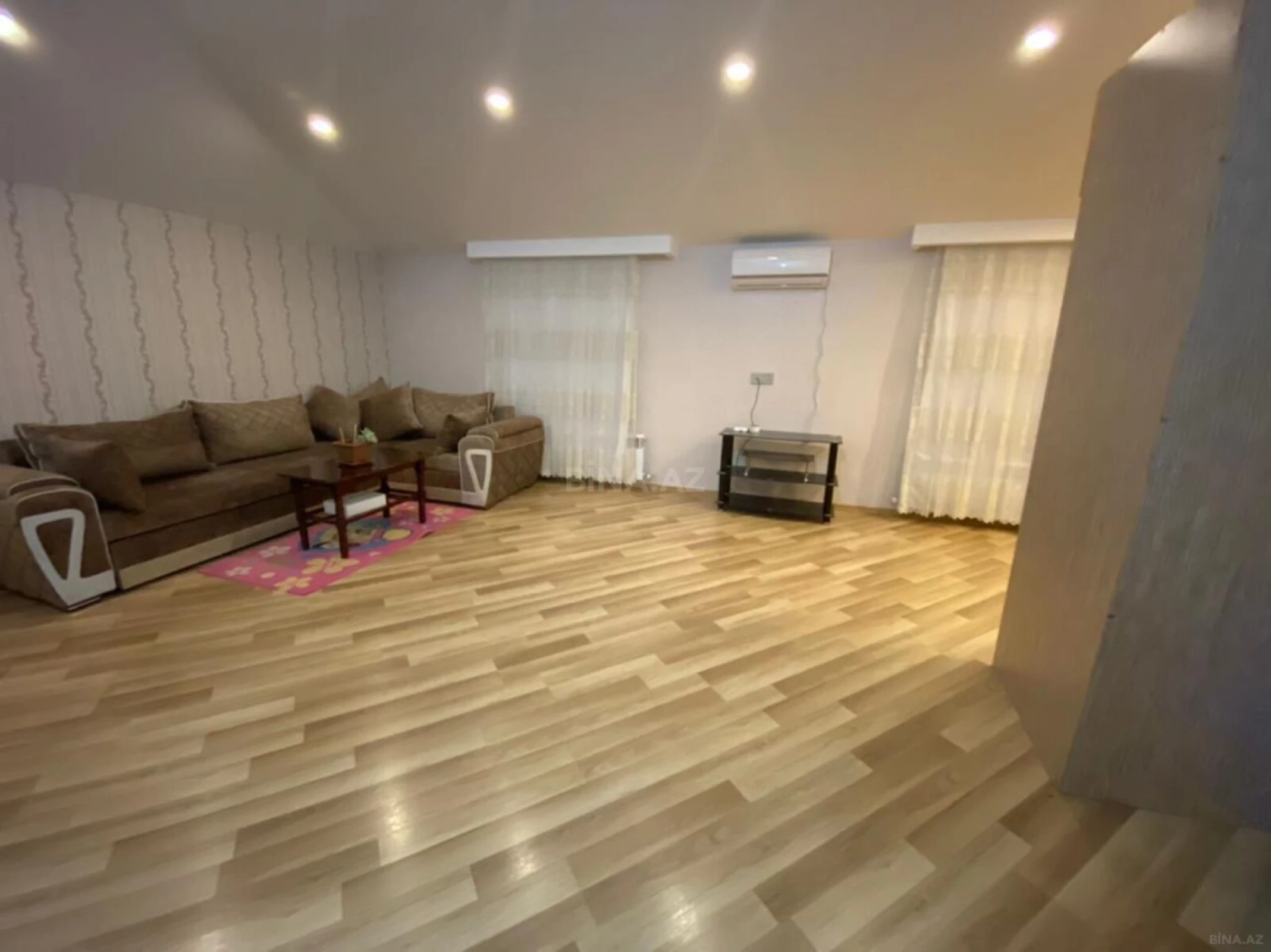 Kirayə verilir 3 otaqlı mənzil 200 m²