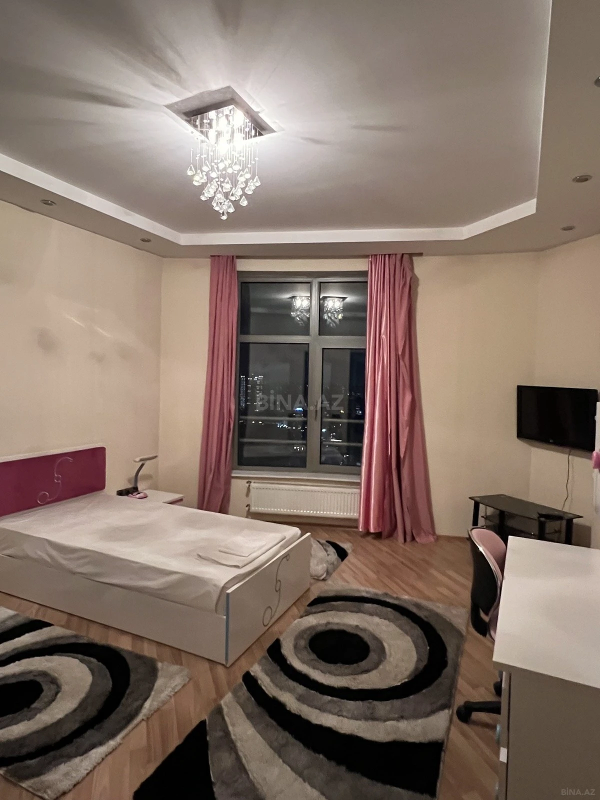 Satılır 4 otaqlı mənzil 214 m²