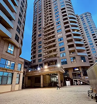 Satılır 4 otaqlı mənzil 214 m² — Bakı, Nizami 4 otaq 214.00 m²