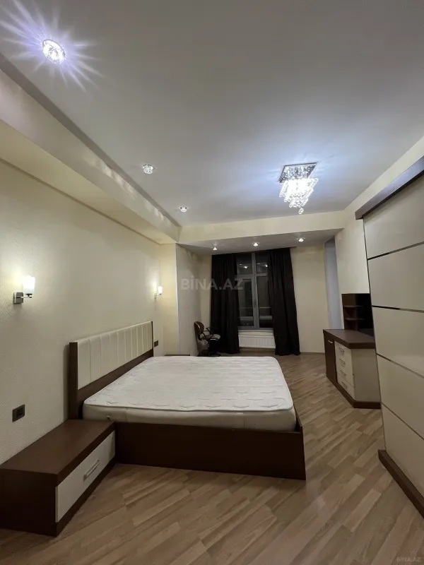 Satılır 4 otaqlı mənzil 214 m²