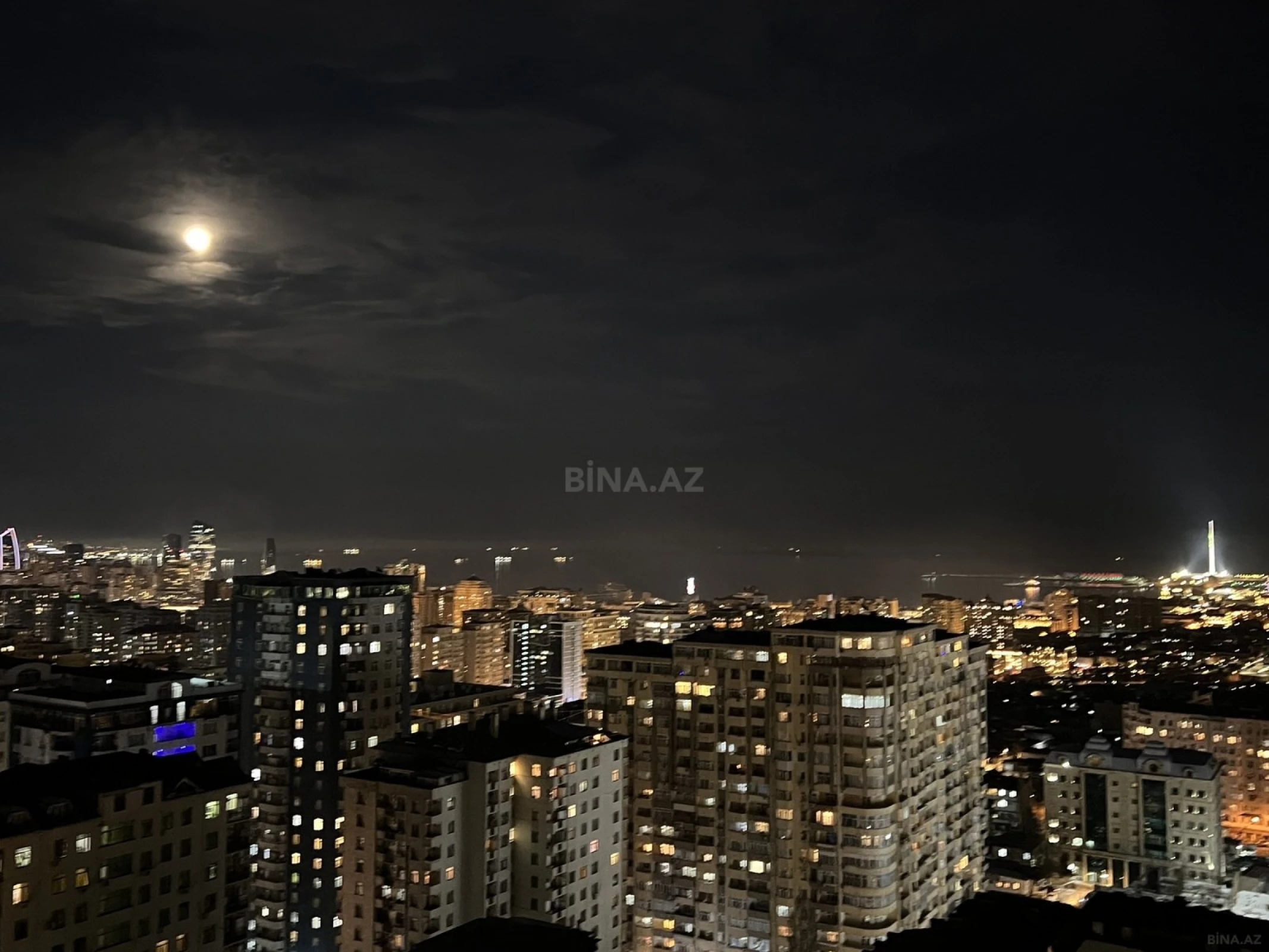 Satılır 4 otaqlı mənzil 214 m²