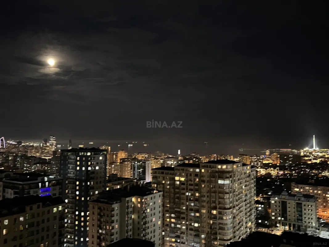 Satılır 4 otaqlı mənzil 214 m²