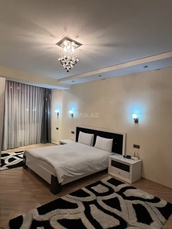 Satılır 4 otaqlı mənzil 214 m²