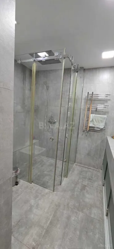 Kirayə verilir 3 otaqlı mənzil 148 m²