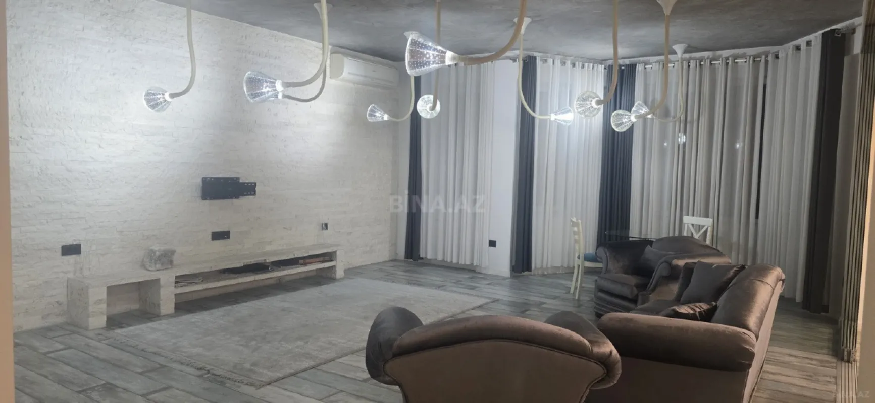 Kirayə verilir 3 otaqlı mənzil 148 m²