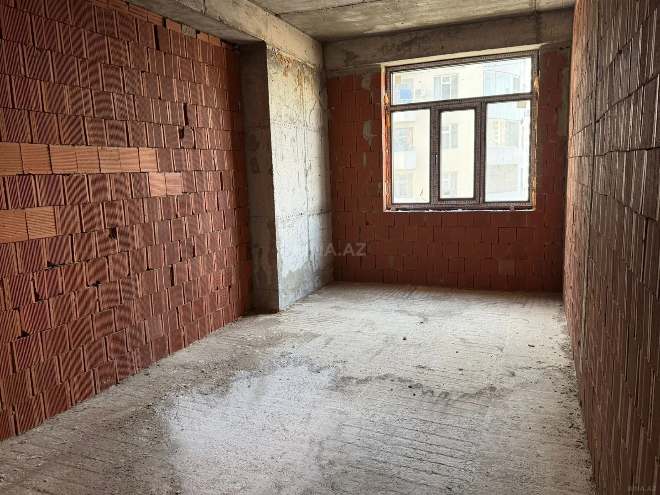 Satılır 3 otaqlı mənzil 146.7 m²
