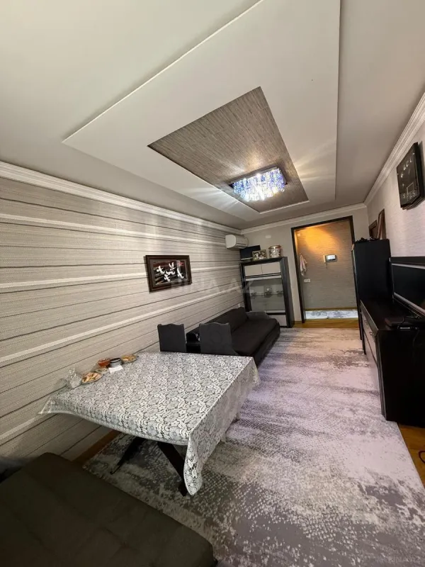 Satılır 2 otaqlı mənzil 75 m²