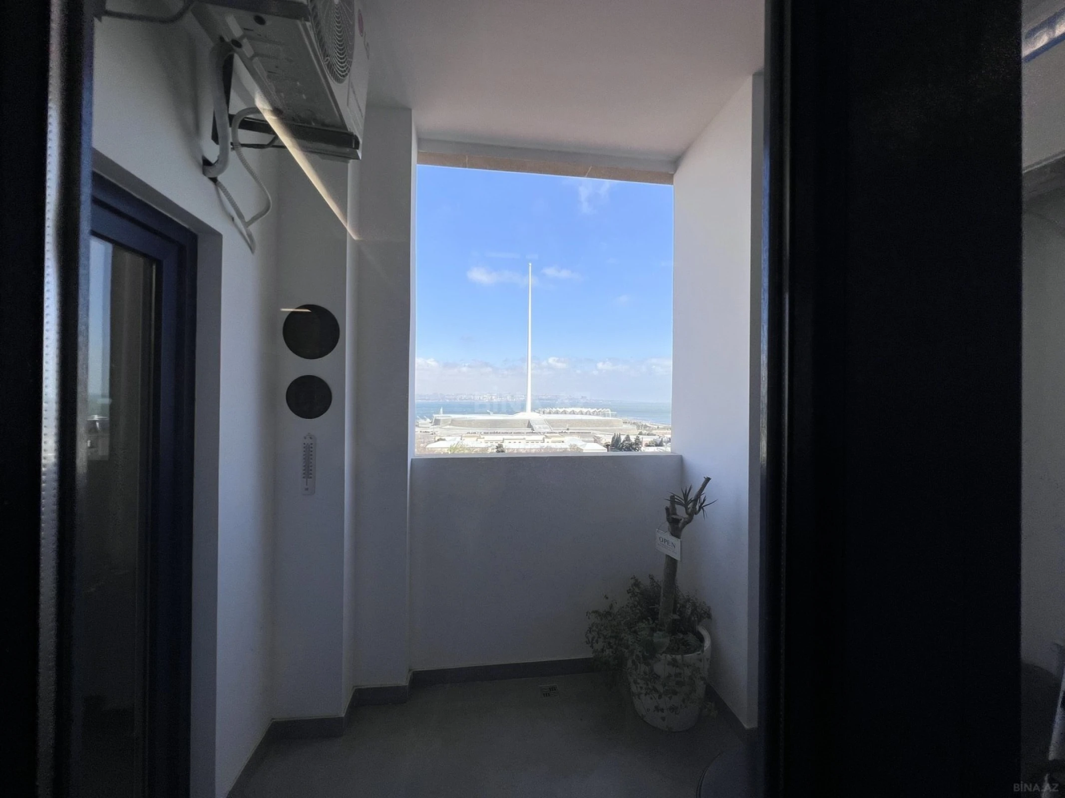 Satılır 2 otaqlı mənzil 77 m²
