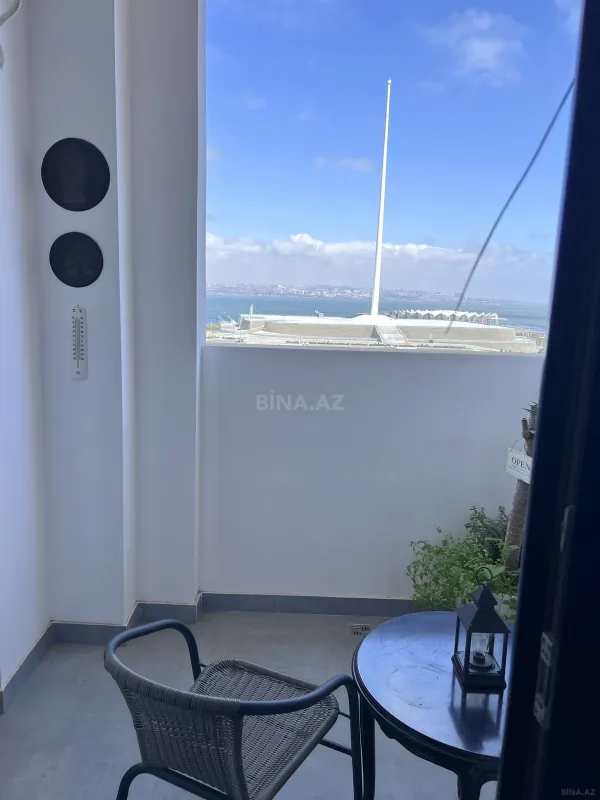 Satılır 2 otaqlı mənzil 77 m²