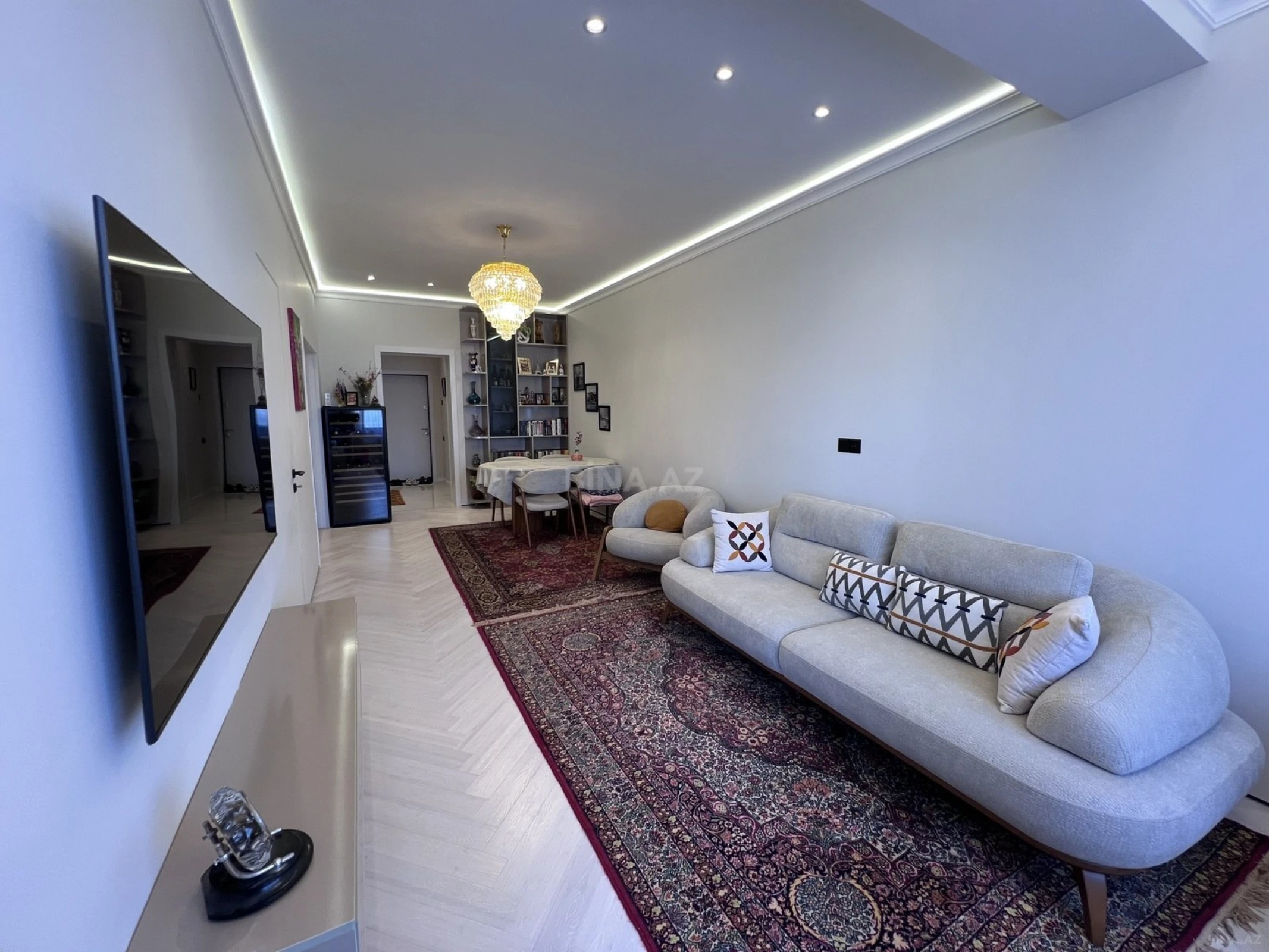 Satılır 2 otaqlı mənzil 77 m²