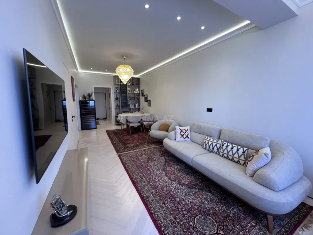 Satılır 2 otaqlı mənzil 77 m²
