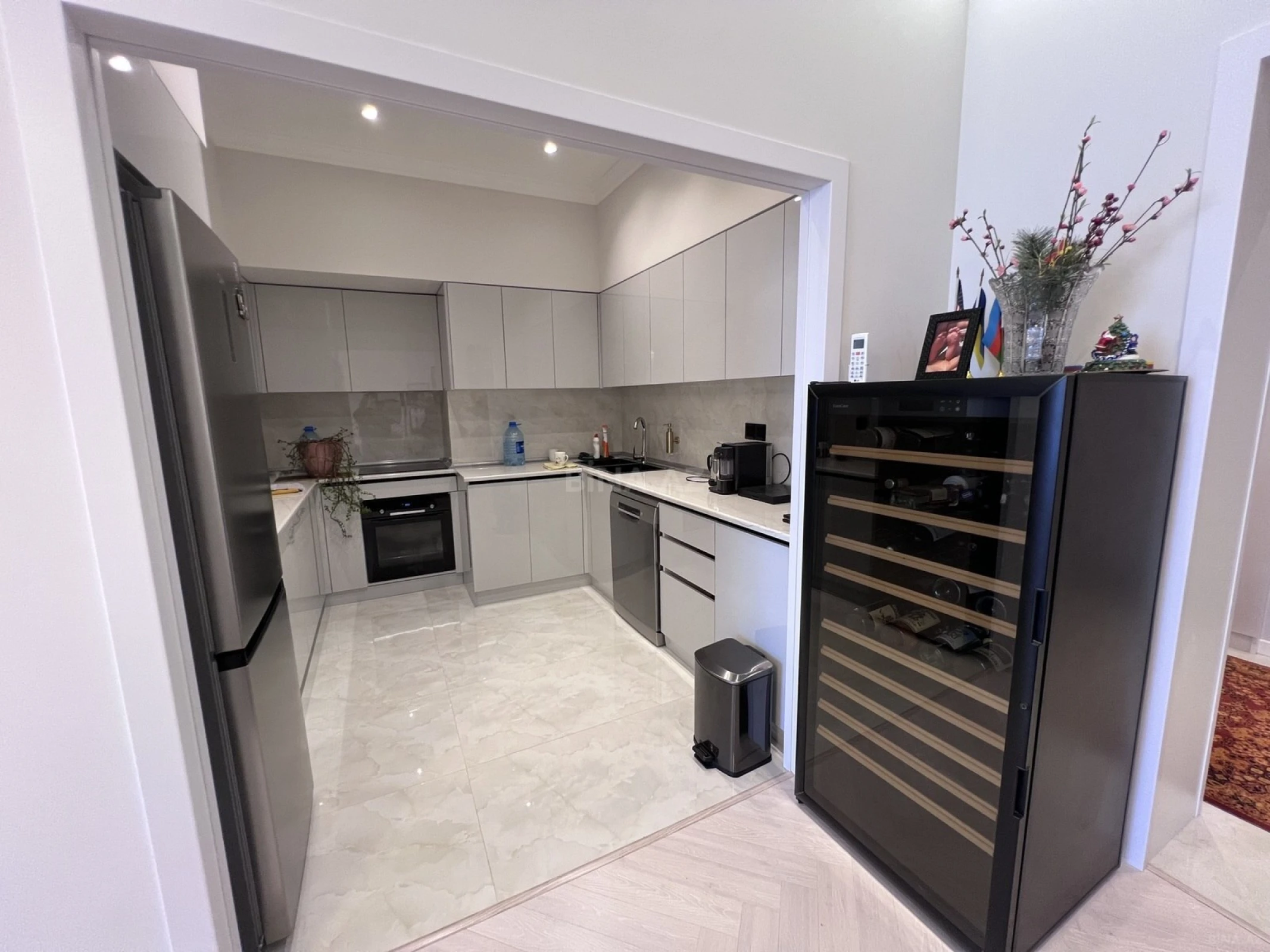 Satılır 2 otaqlı mənzil 77 m²