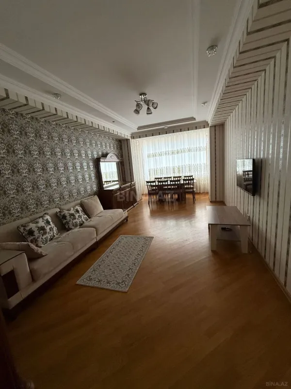 Kirayə verilir 2 otaqlı mənzil 110 m²