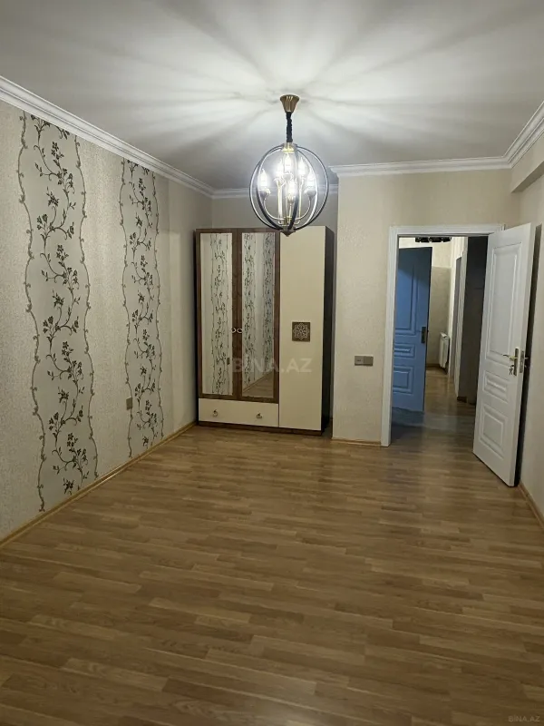 Satılır 3 otaqlı mənzil 110 m²