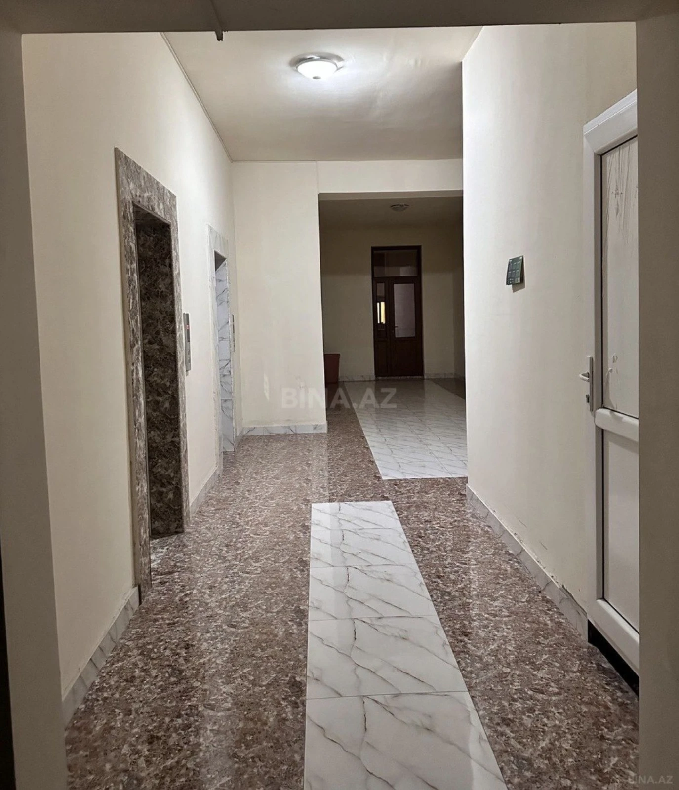 Satılır 3 otaqlı mənzil 127 m²