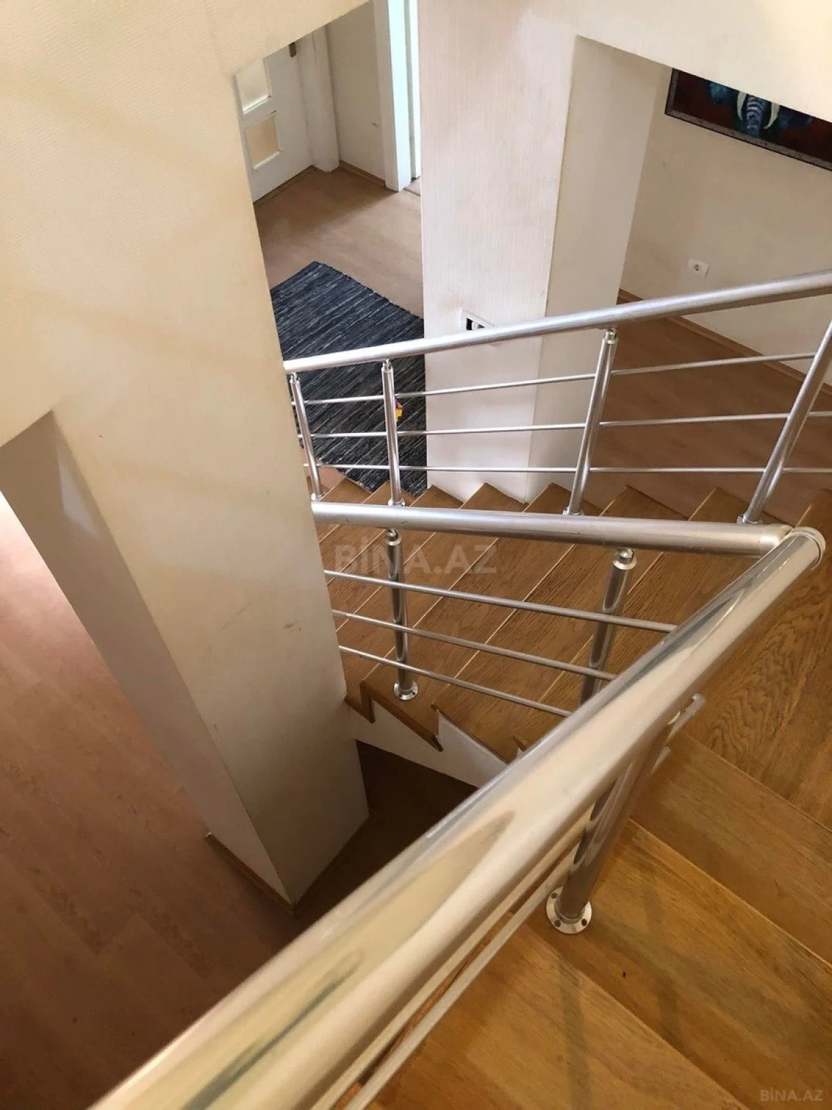 Satılır 6 otaqlı mənzil 433 m²