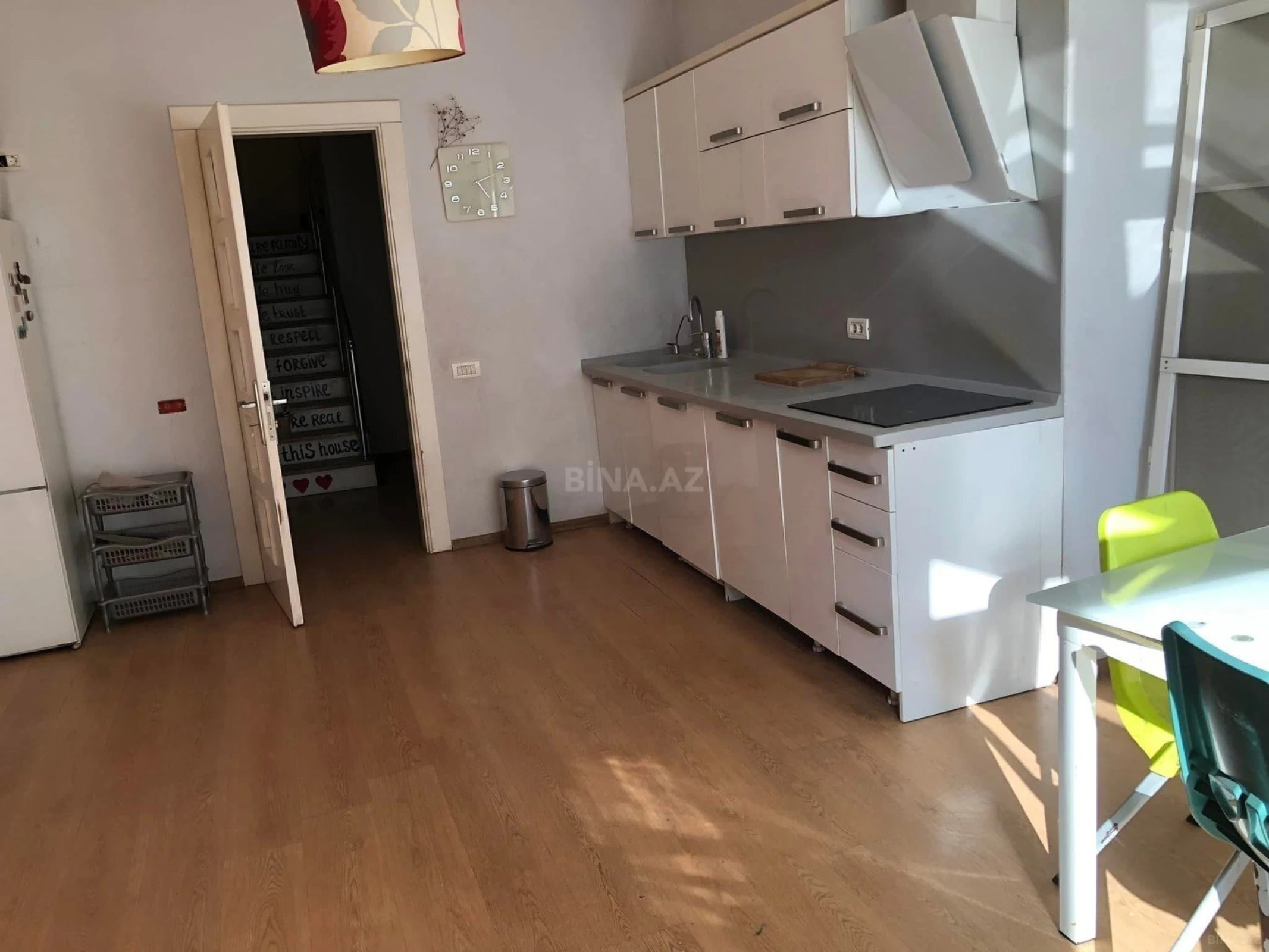 Satılır 6 otaqlı mənzil 433 m²