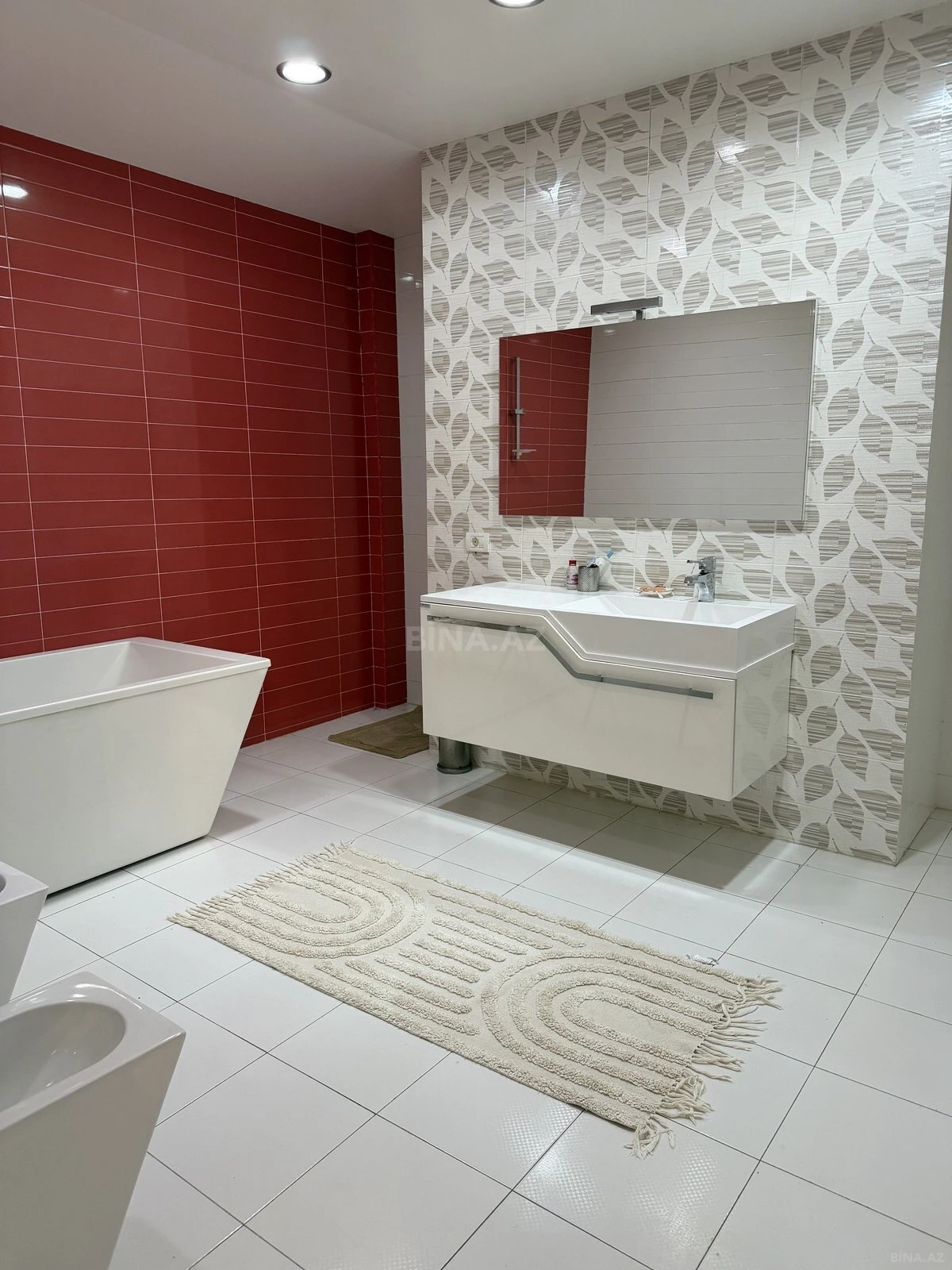 Satılır 6 otaqlı mənzil 433 m²