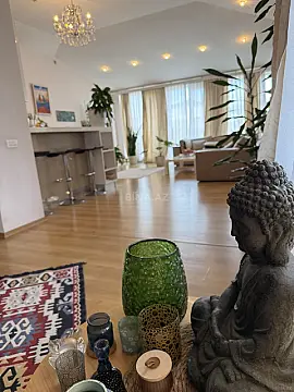 Satılır 6 otaqlı mənzil 433 m²