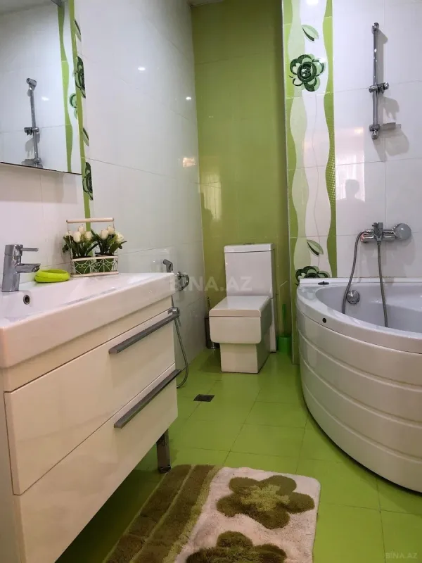 Satılır 6 otaqlı mənzil 433 m²