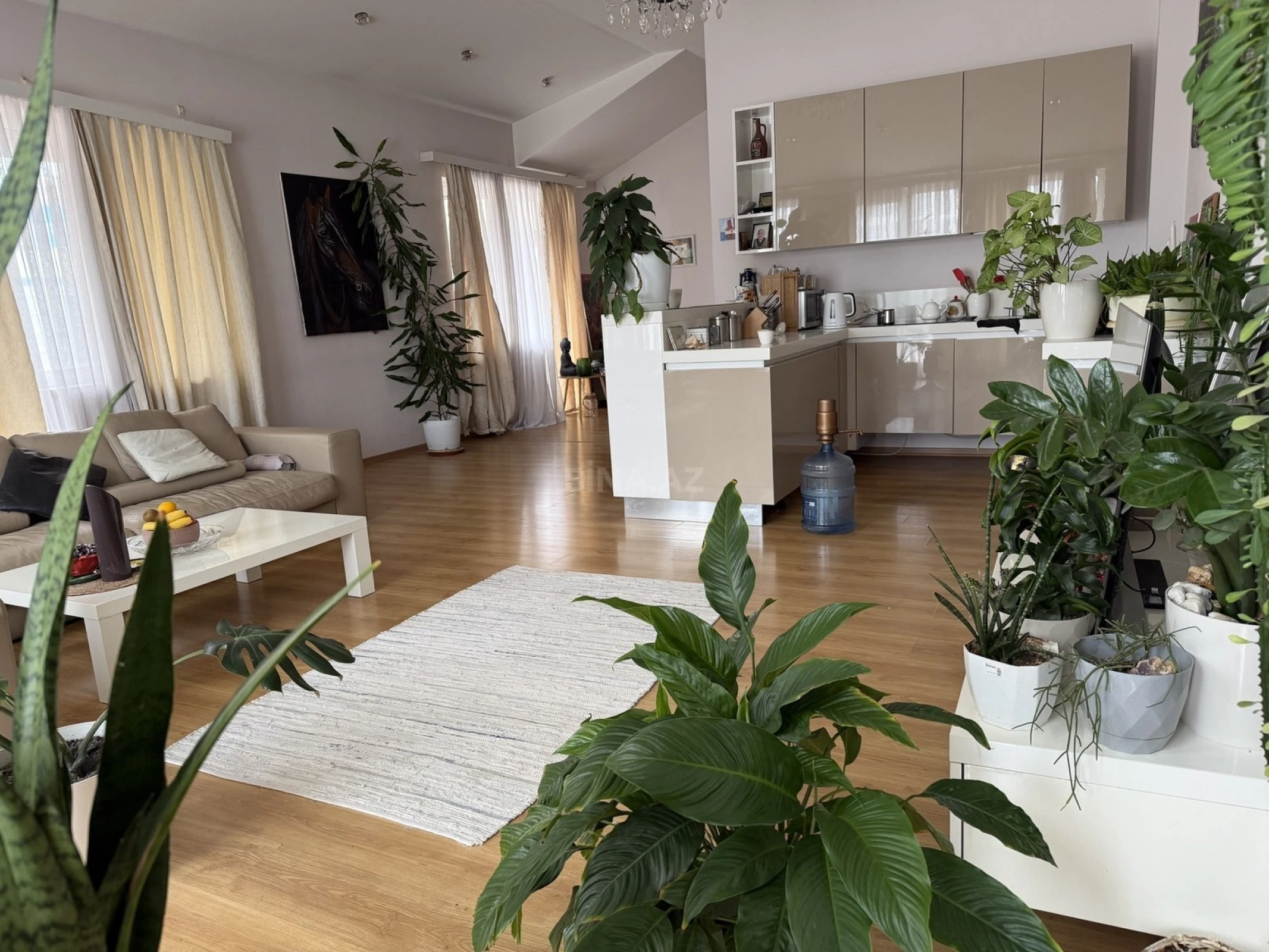 Satılır 6 otaqlı mənzil 433 m²