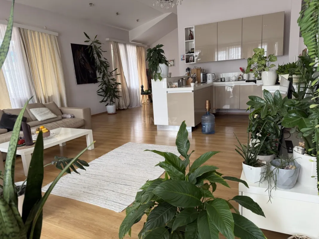 Satılır 6 otaqlı mənzil 433 m²